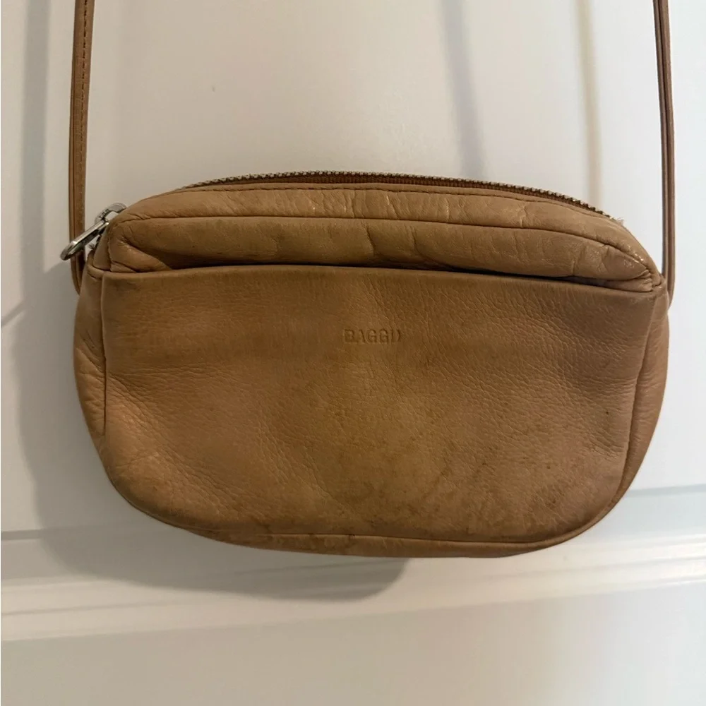 BAGGU tan leather crossbody bag